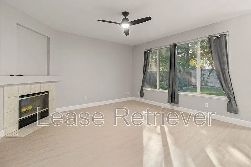 4 bed, 2.5 bath, 2190 sqft, $2,995 — Photo 3