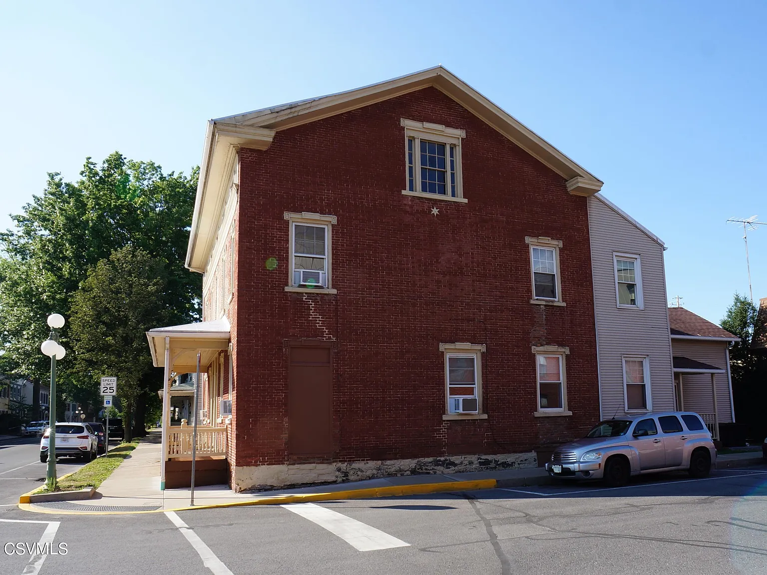 2 bed, 975 sqft, $1,275 — Photo 2