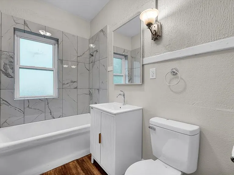 107 NE Roanoke Ave #C1 — Photo 8
