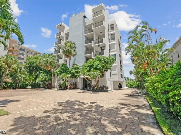 10562 Gulf Shore Dr #101/102, Naples, FL 34108