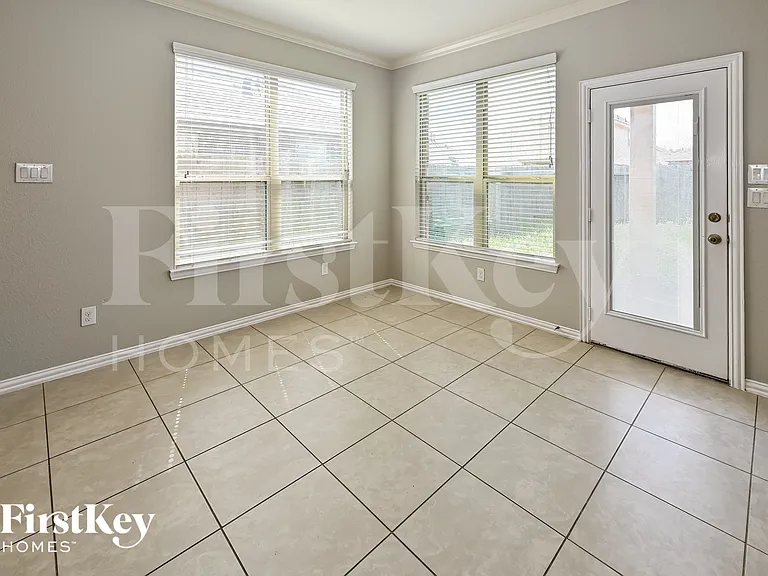 4306 Apple Ln — Photo 3