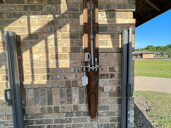 Privacy outdoor ski-shower