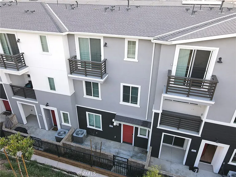1487 Skyline Ln — Photo 35