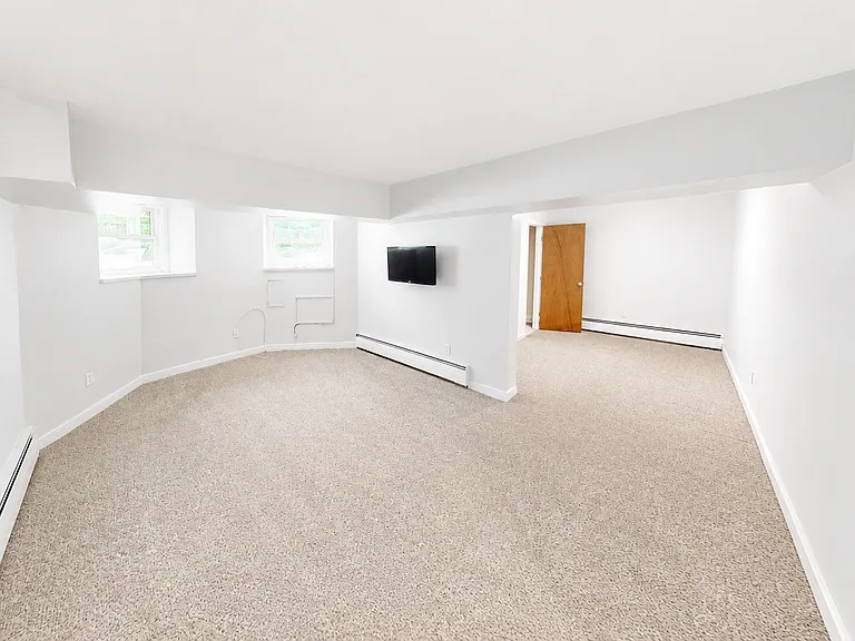 31 Dwight St #B — Photo 5