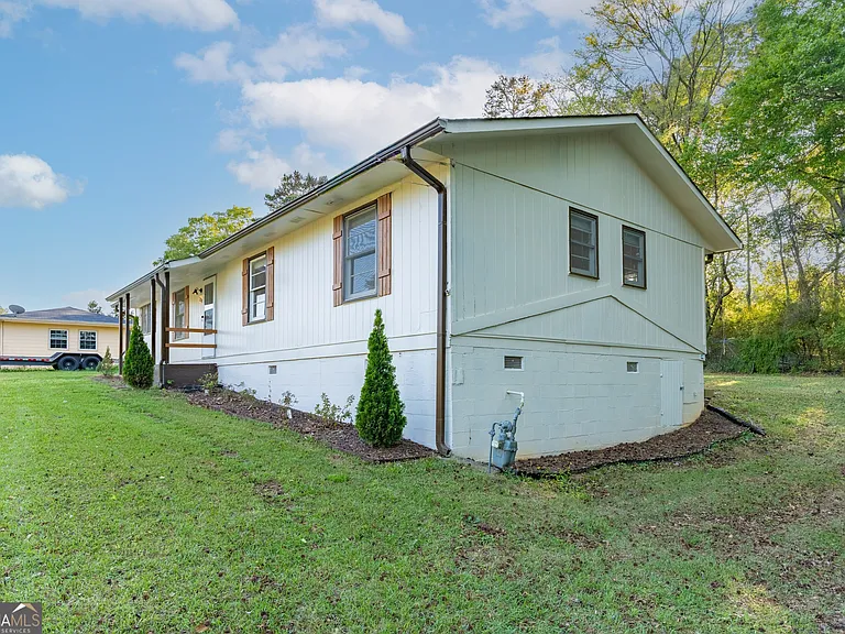 2290 Pinetree Ln NE — Photo 10