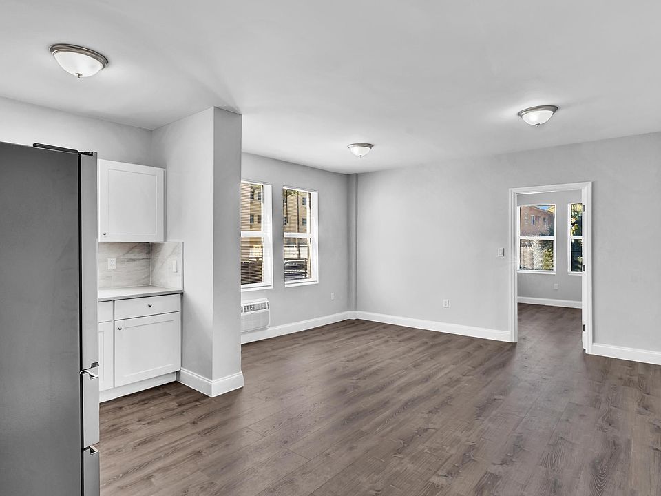 1st image of 1142 SW 4th St APT 2