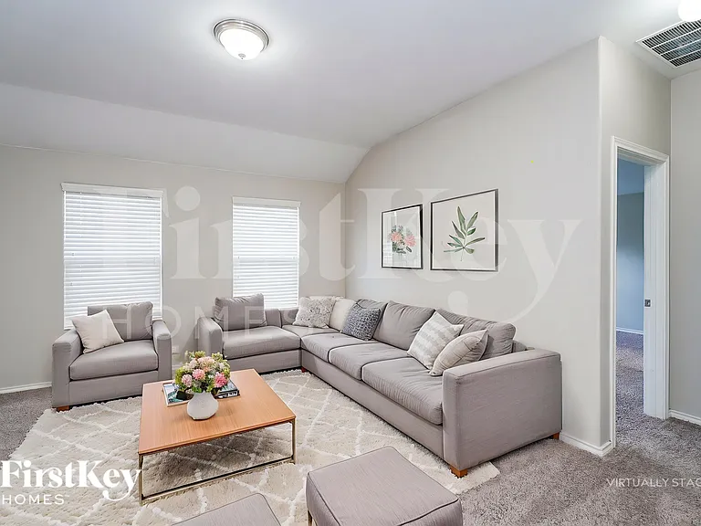 303 Preakness Ln — Photo 3