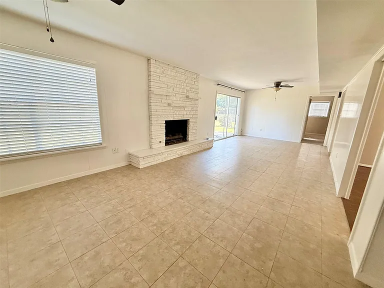 106 Longacre Dr — Photo 6