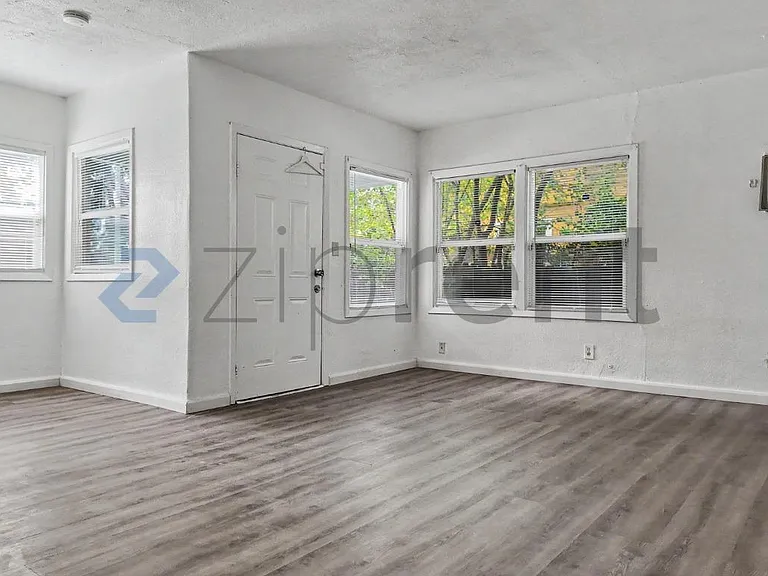 4309 32nd St — Photo 8