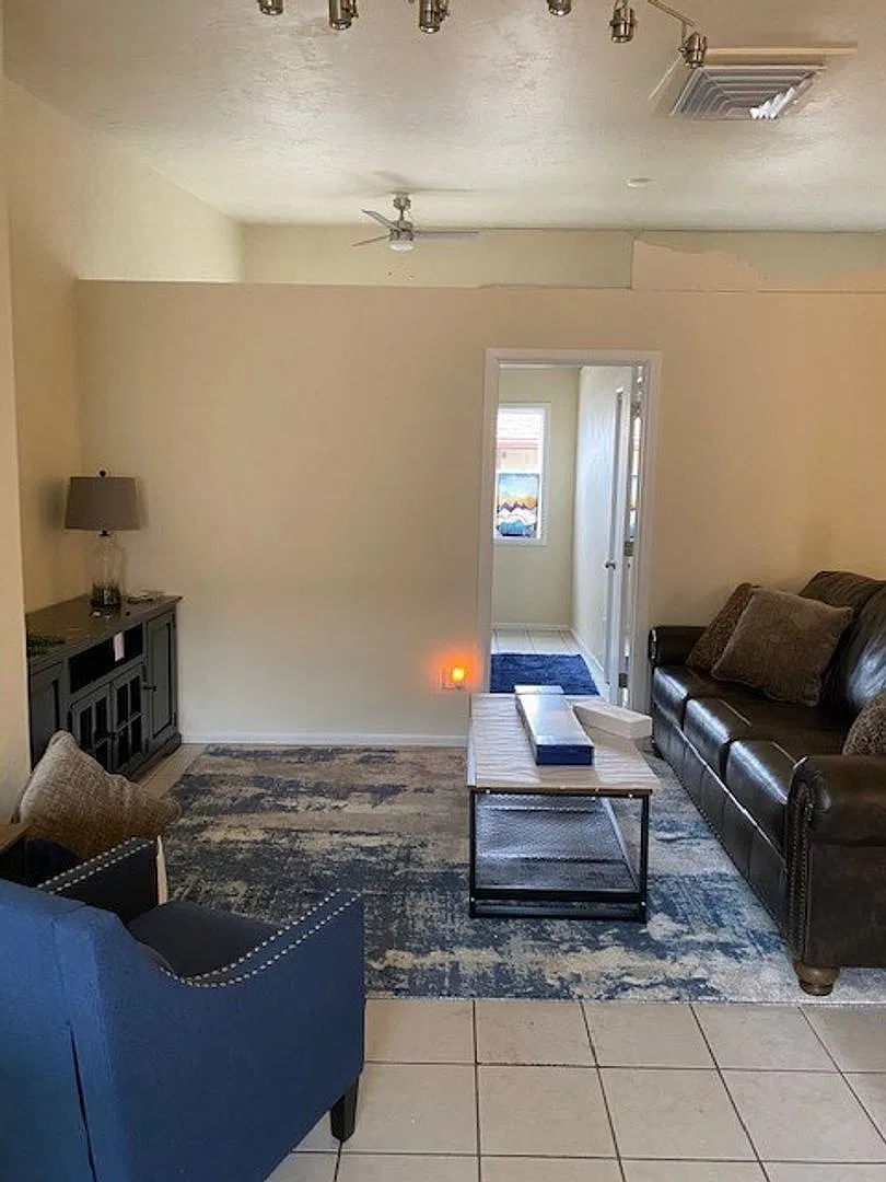 Beautiful Apartment in Downtown Rifle — Photo 1