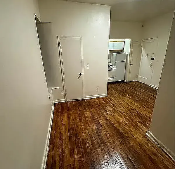 220 E 29th St #1D — Photo 5