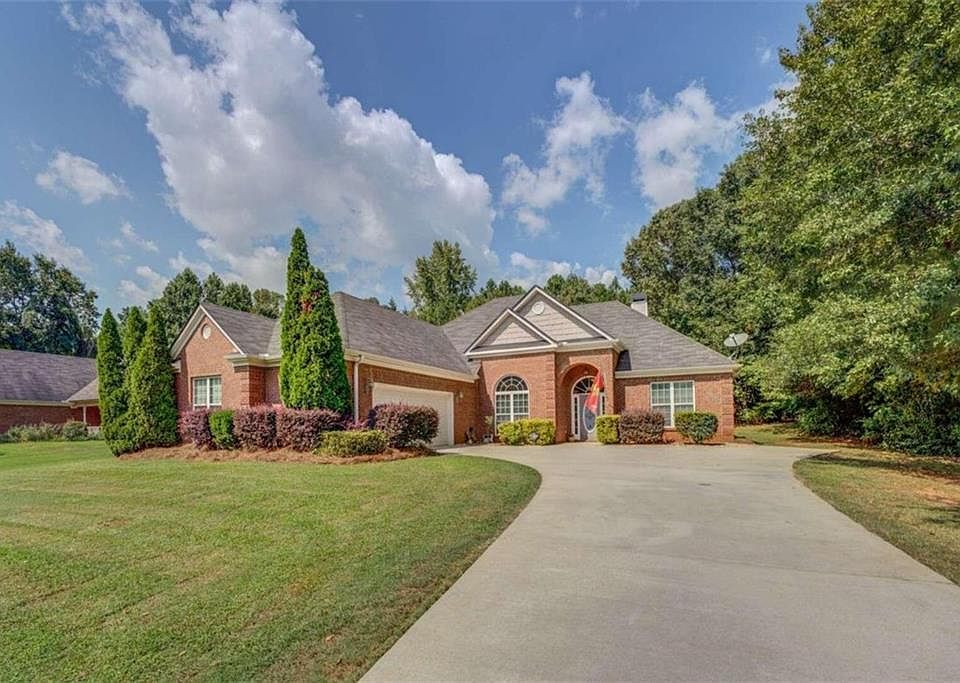 1st image of 110 Stewart Hollow Ln
