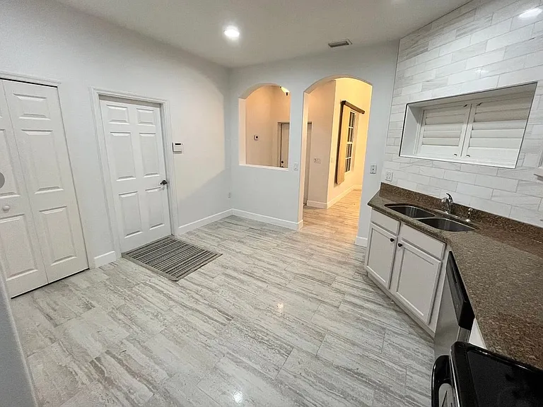 3641 Titanic Cir — Photo 11
