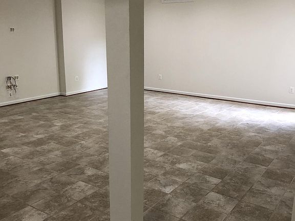5th image of 15547 Kelley Farm Ct #Basement