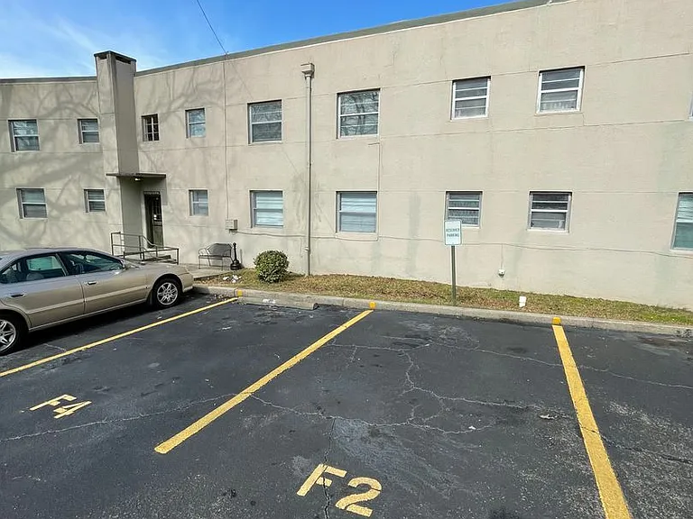 LAGARDE APARTMENTS — Photo 29