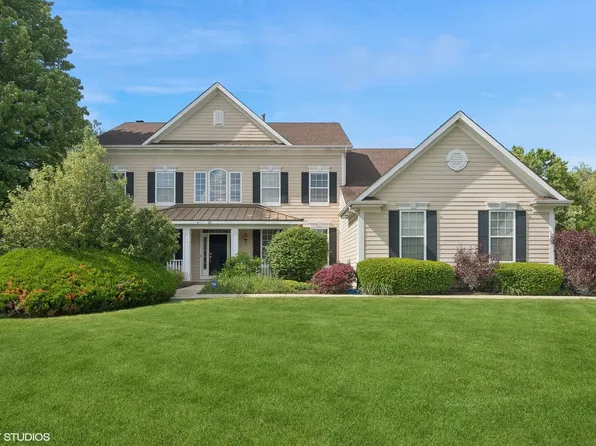 39 Deerfield Dr, Hawthorn Woods, IL 60047