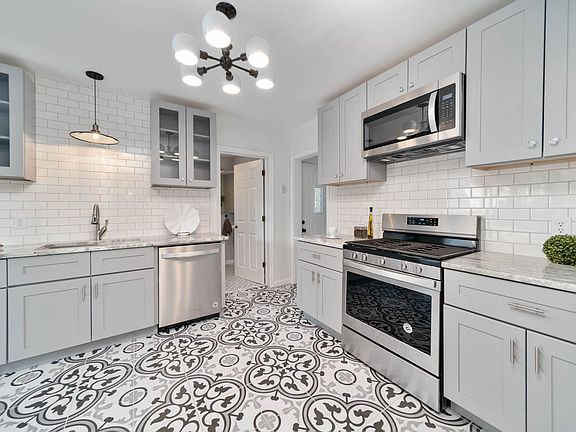 4th image of 409 Peashway St