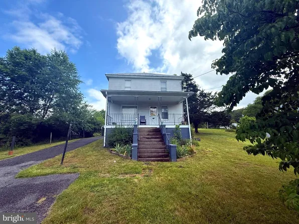 9 Fox St, Berkeley Springs, WV 25411