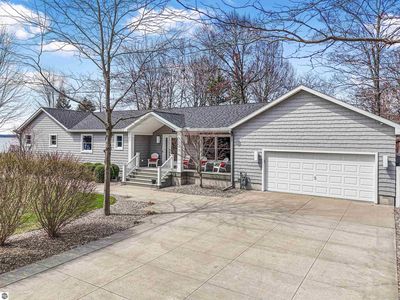 110 Indian Ave, Houghton Lake, MI, 48629