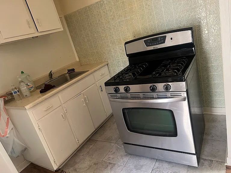 2230 Q St #B — Photo 6