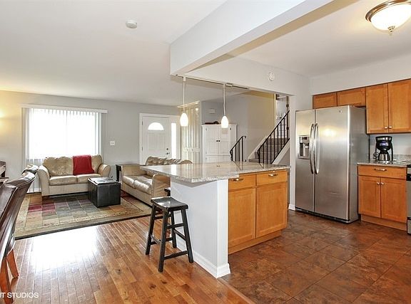 5th image of 47 W Wrightwood Ave