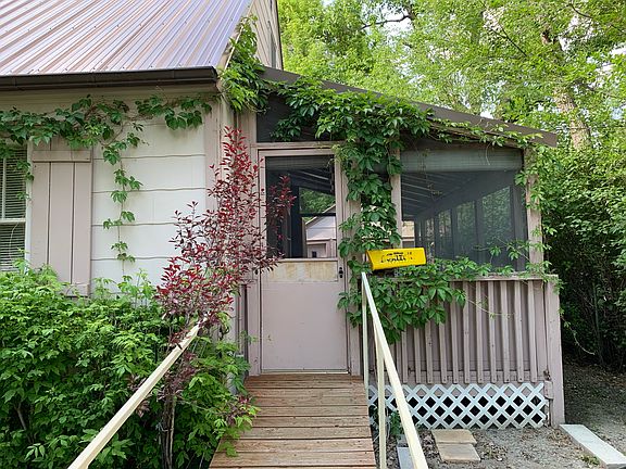 Porch Entrance w/Ramp