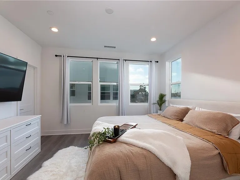 927 E Mason Ln — Photo 11