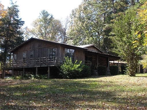 3rd image of 1109 Waynesboro Hwy