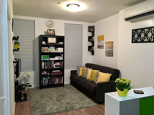 Rented by Manhattan Modern | media 8