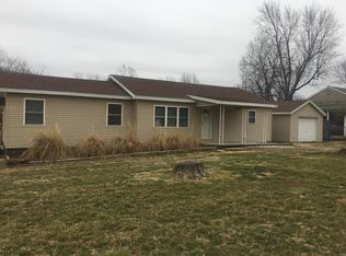 101 Cedar Crest Dr, Lebanon, MO 65536