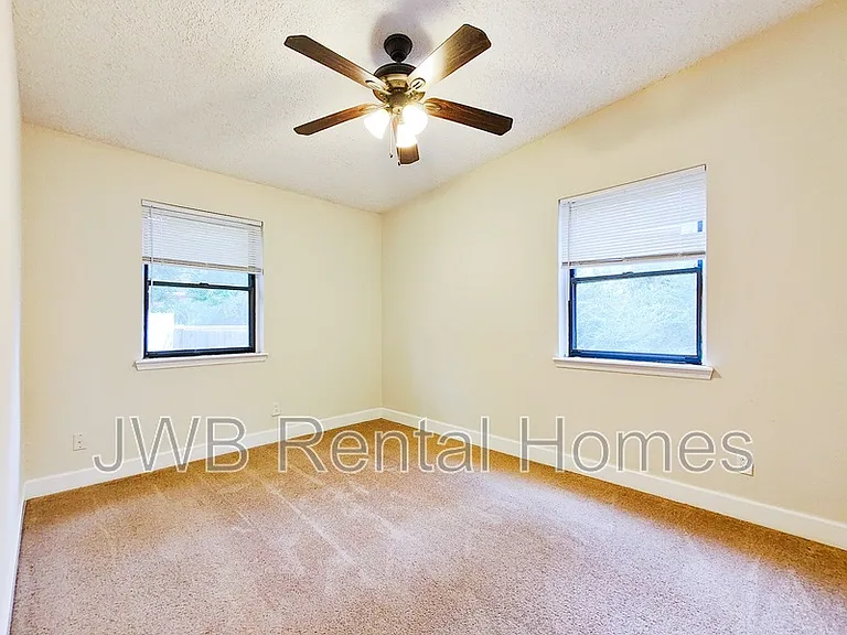 10302 Swarthmore Dr — Photo 10