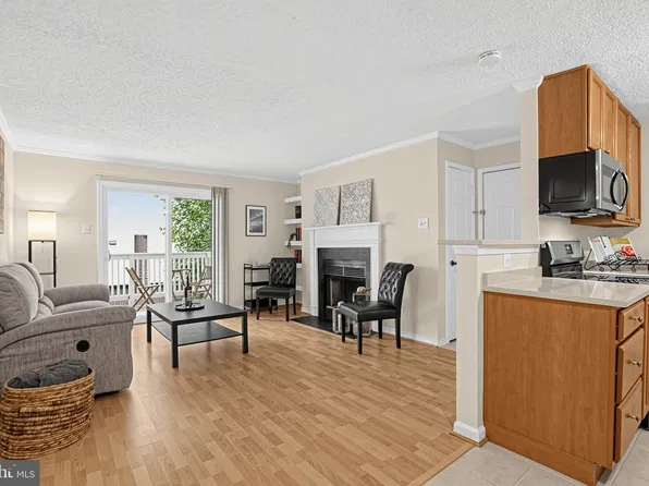 1532 Lincoln Way APT 202B, Mc Lean, VA 22102