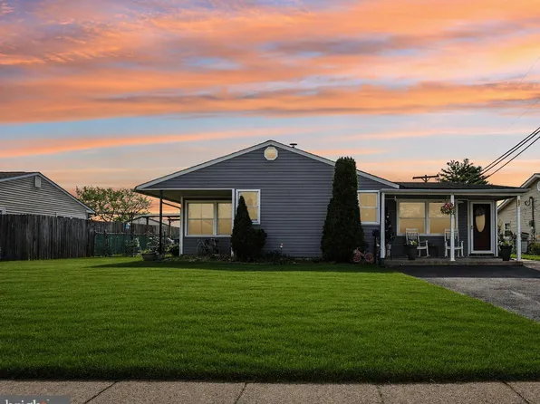 47 Glenwood Ln, Levittown, PA 19055