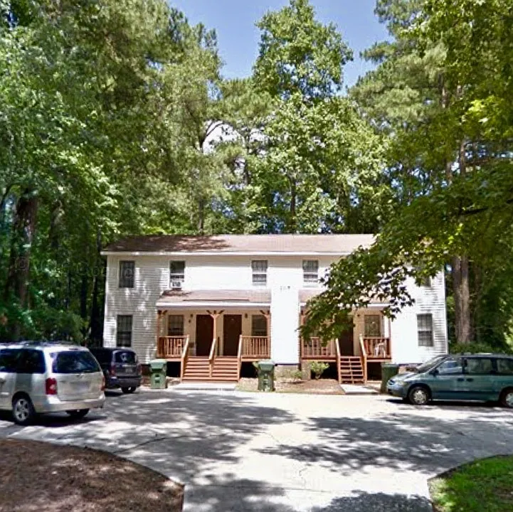105 E Circle Dr