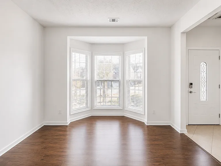 425 Lazy Willow Ln — Photo 6