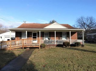 606 Cherry Hill Dr, Staunton, VA 24401