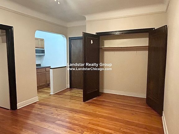 2nd image of 948 W Cuyler Ave APT 112