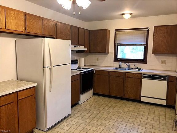 4th image of 179 Idlewild St