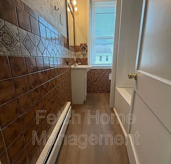 1027 E Market St #2 — Photo 7