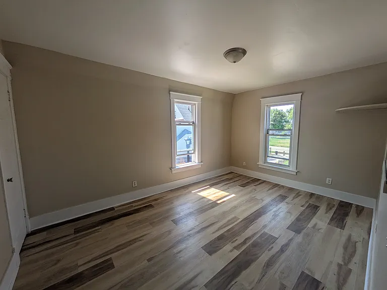 433 E 6th St #5 — Photo 2