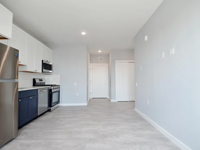 82 E 31st St #202 — Photo 6