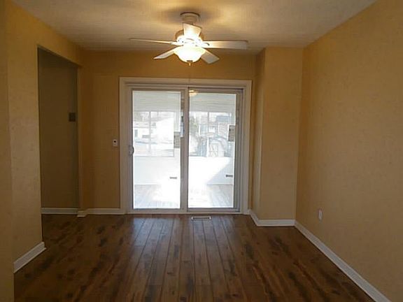4th image of 7310 Starcrest Rd