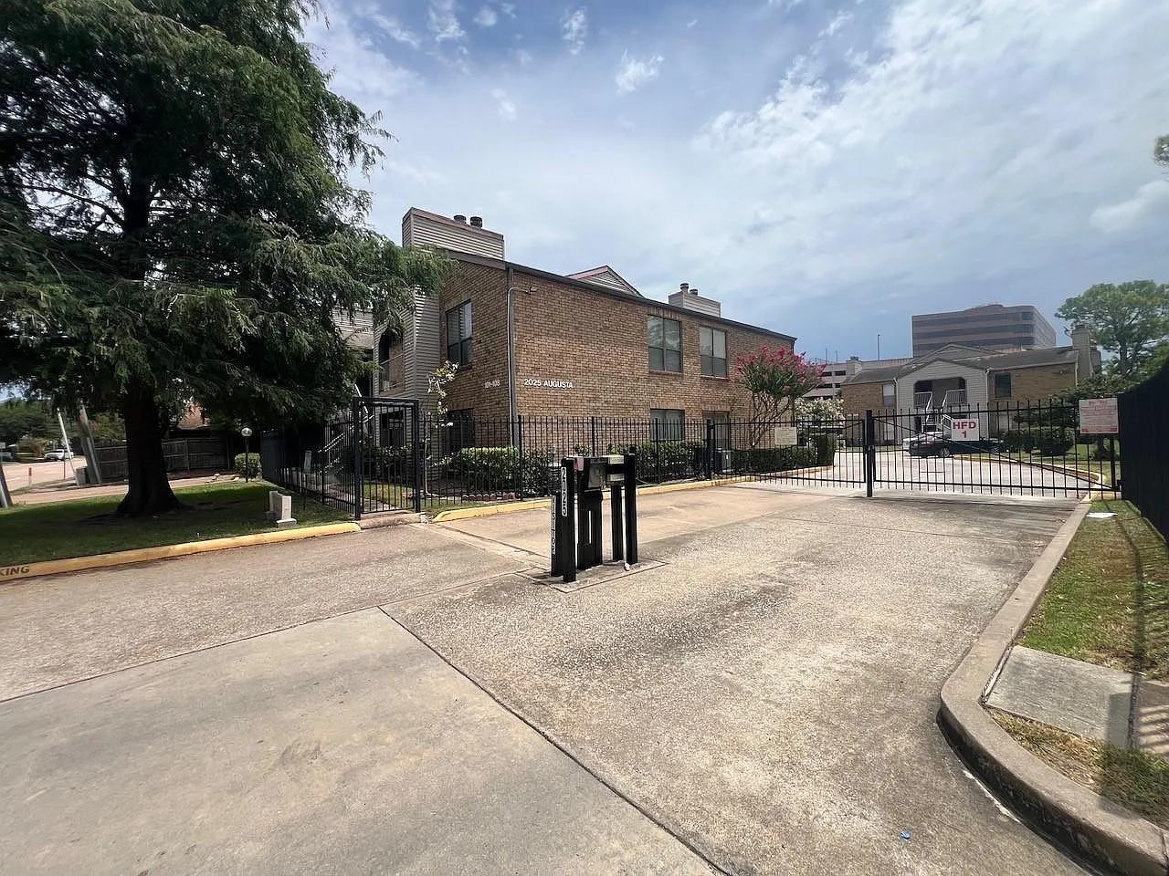 1 bed, 1.0 bath, 891 sqft, $1,250 — Photo 1