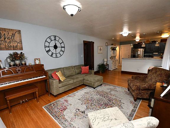3rd image of 322 E 28th St