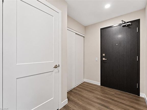 4th image of 15 Queen St S #1111
