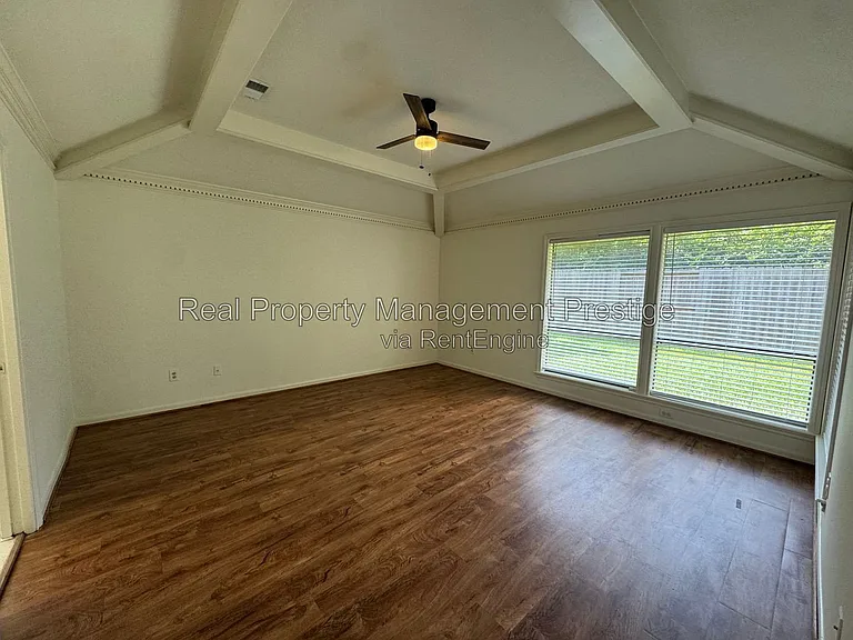 15907 Spring Forest Dr — Photo 10