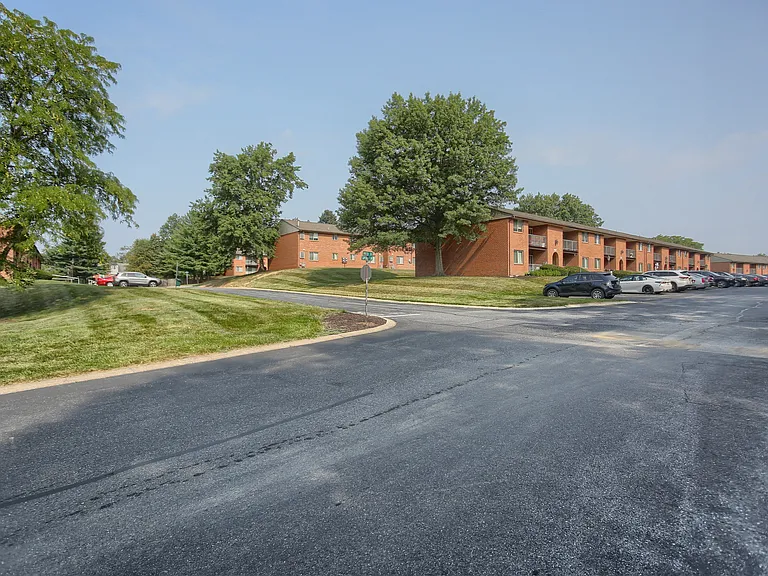 Twin Lakes Apartments — Photo 41