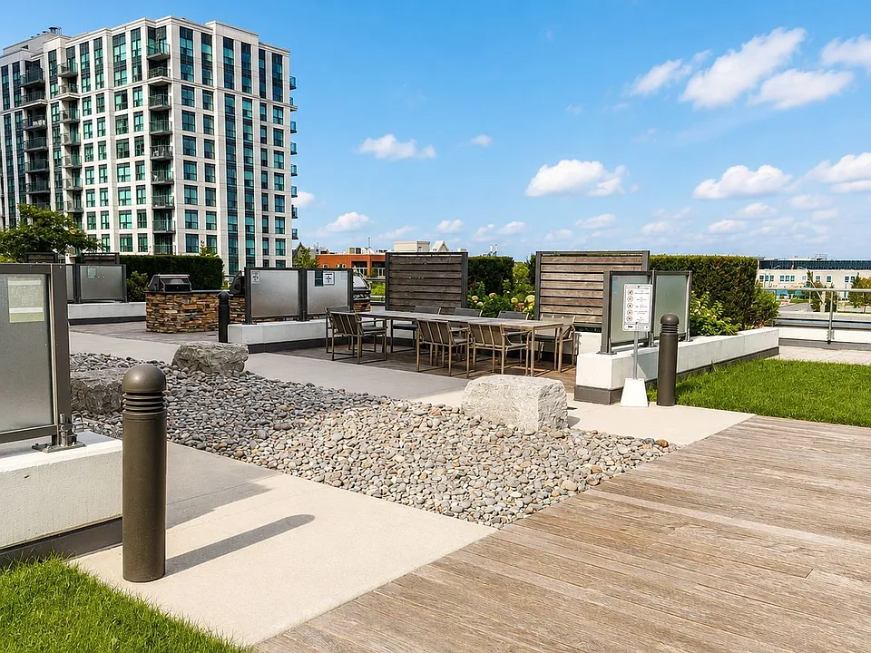 65 Oneida Cres #403