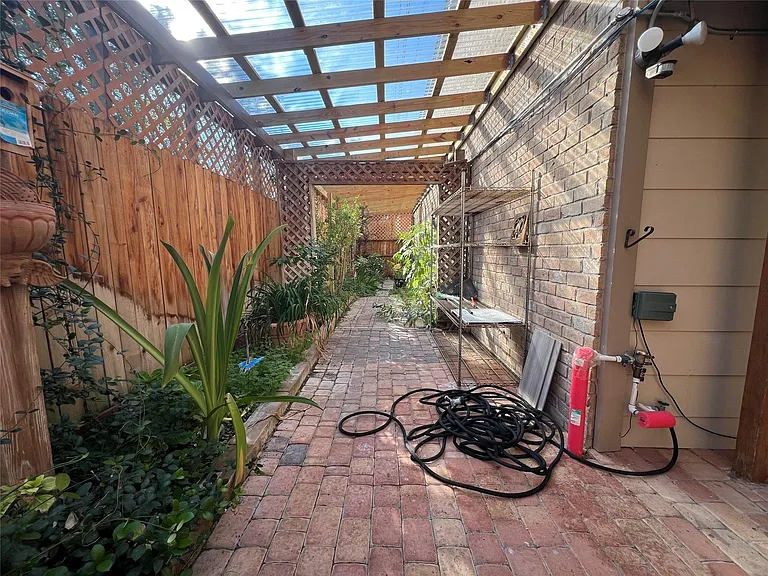 840 Threadneedle St #220 — Photo 20