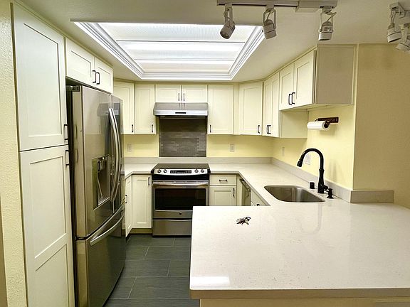 4th image of 1296 Bellevue Way NE APT 1